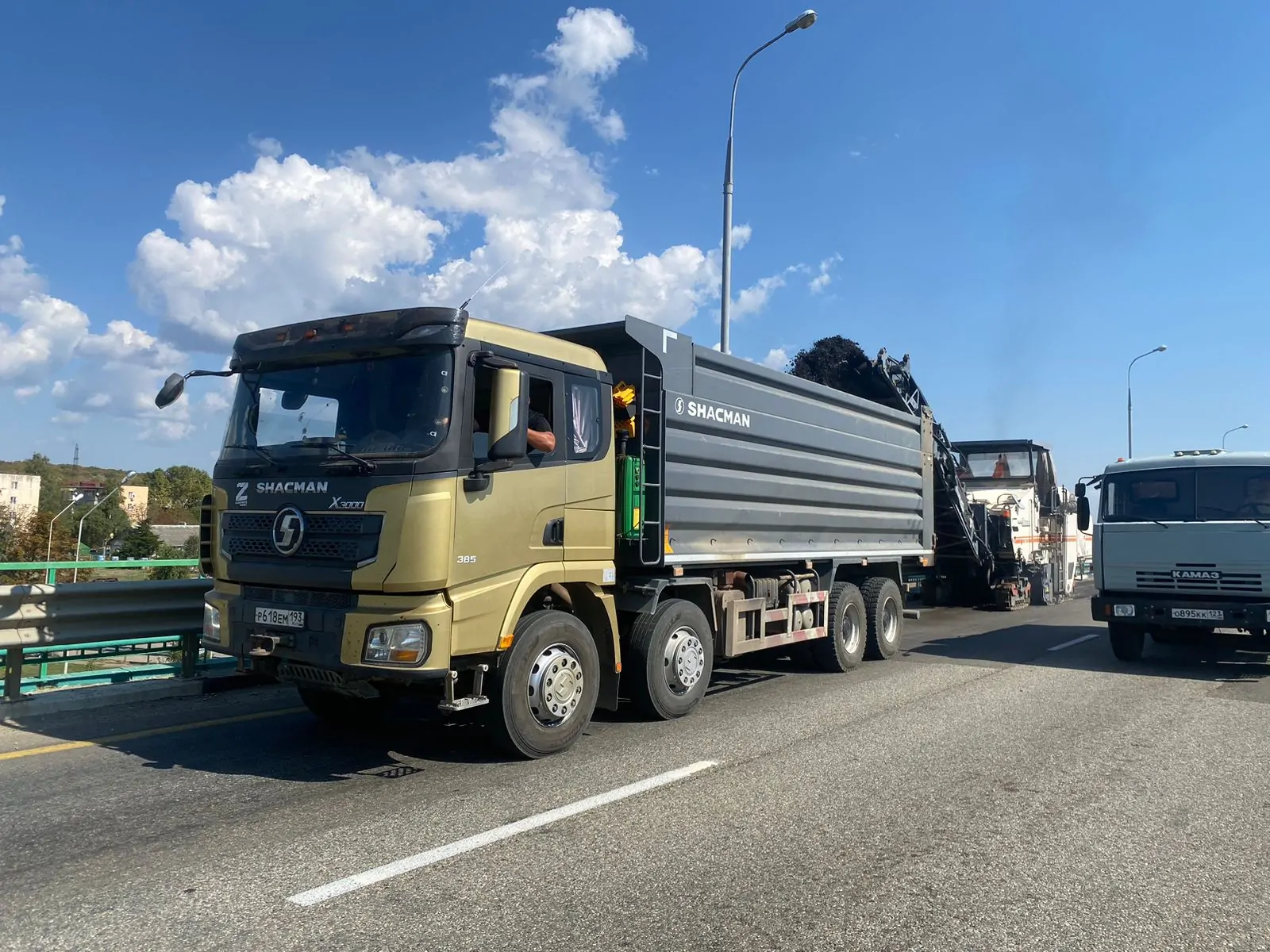 Самосвал SHACMAN X3000