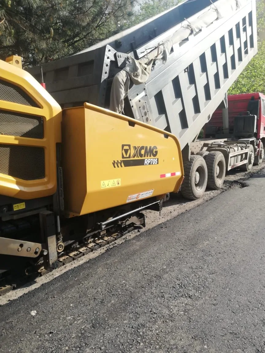 Асфальтоукладчик XCMG RP705