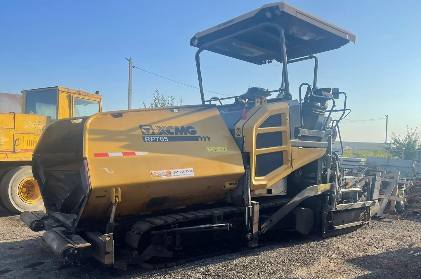 Асфальтоукладчик XCMG RP705