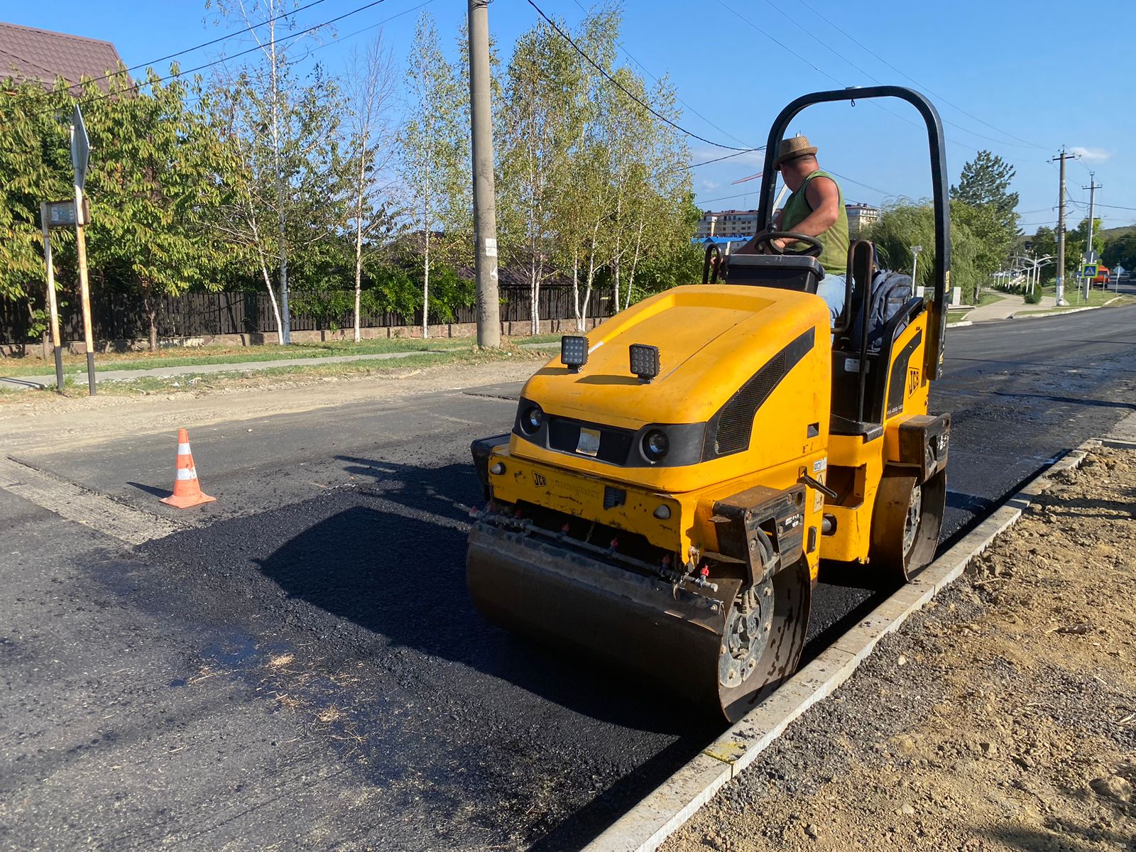 Тротуарный каток JCB VMT 260 - Строительство дорог в Краснодаре и  Краснодарском крае | ООО «КДМ»