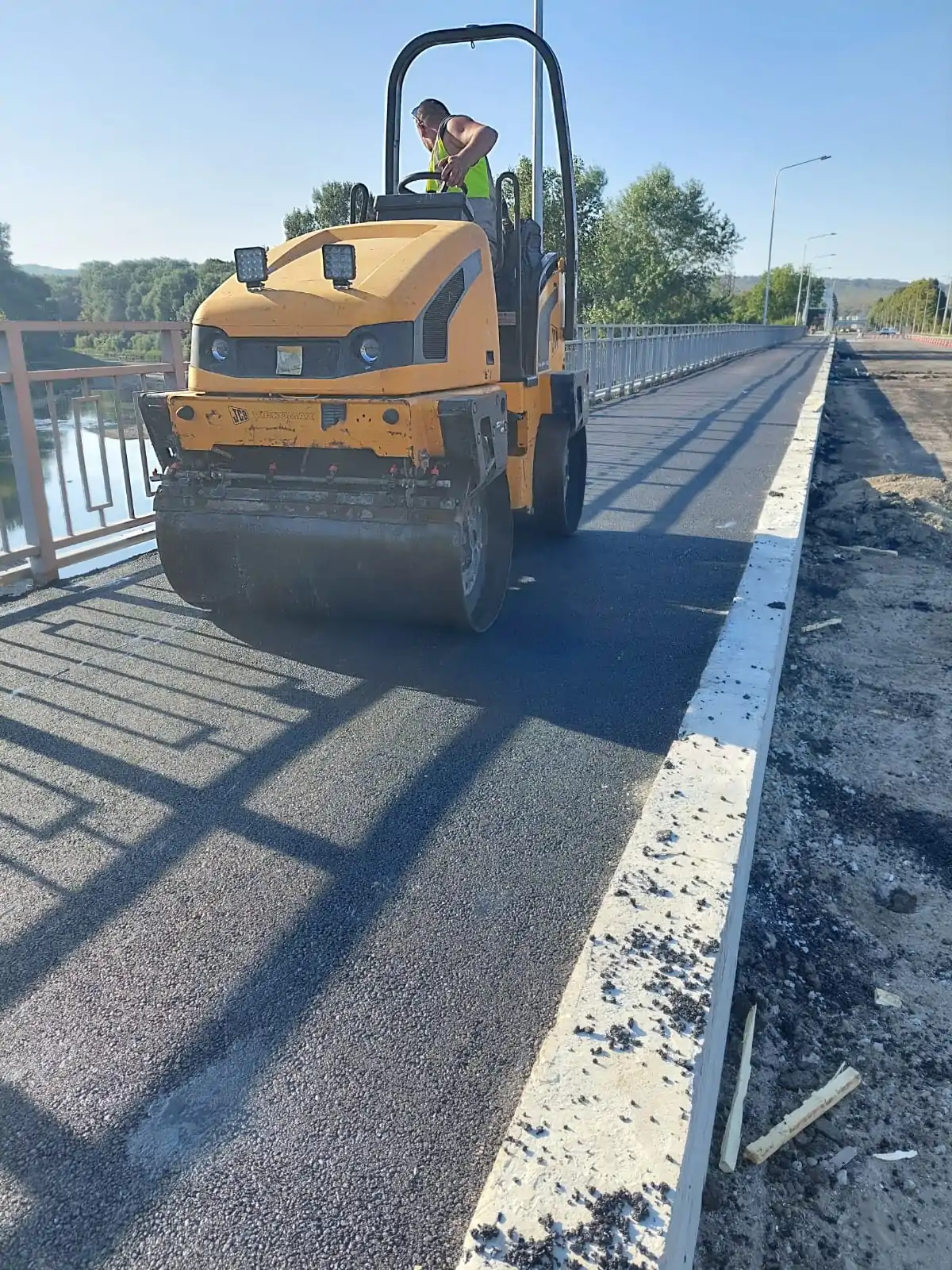 Тротуарный каток JCB VMT 260