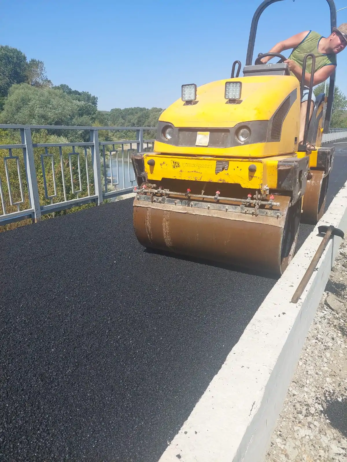 Тротуарный каток JCB VMT 260